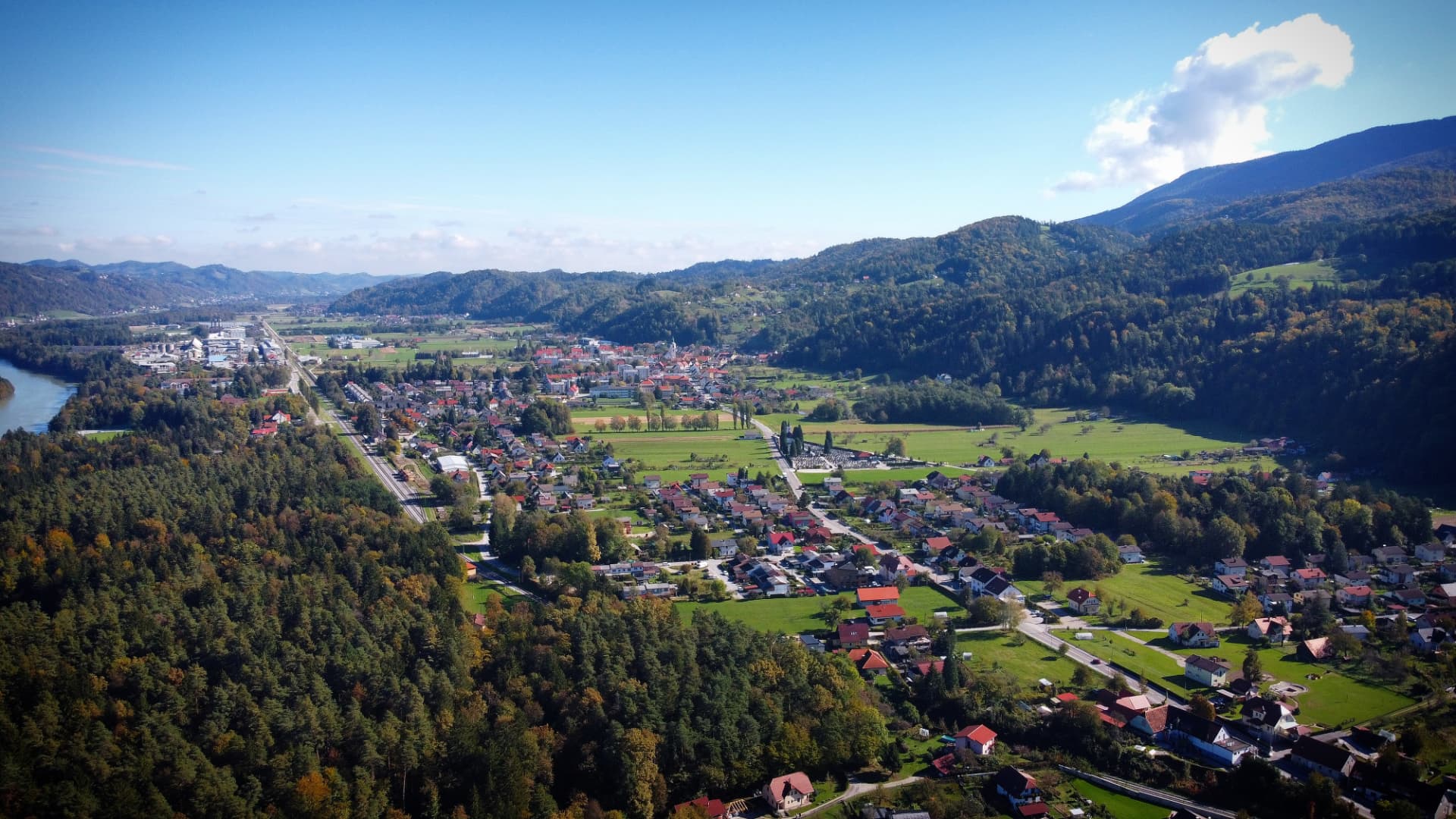 Panorama občine Ruše z reko Dravo in Pohorjem